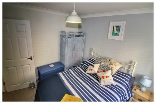 Apartamento Self Contained Flat With Private Garden & Parking