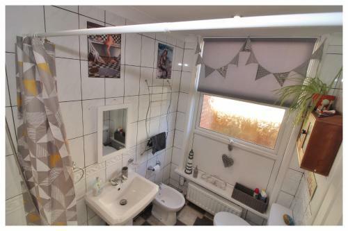 Apartamento Self Contained Flat With Private Garden & Parking
