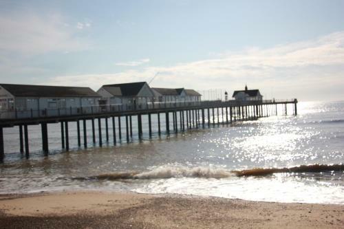 Romantic Flint Cottage On The Suffolk Coast