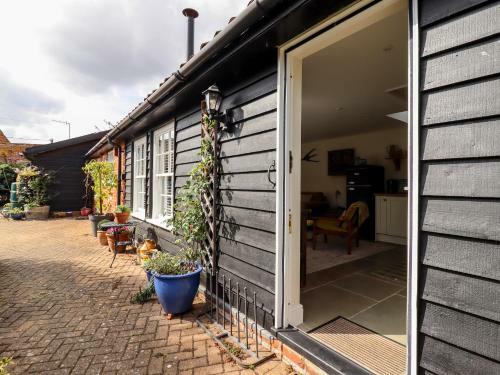Courtyard Cottage, Poplar Farm Barn