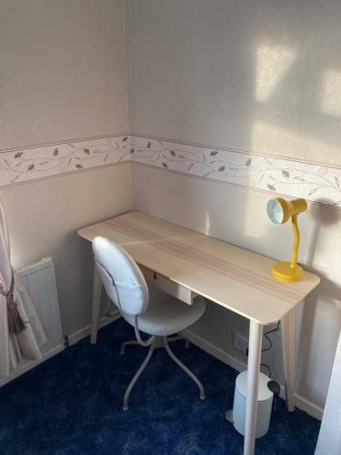 Hostal Cheerful Double Room In Lancaster House