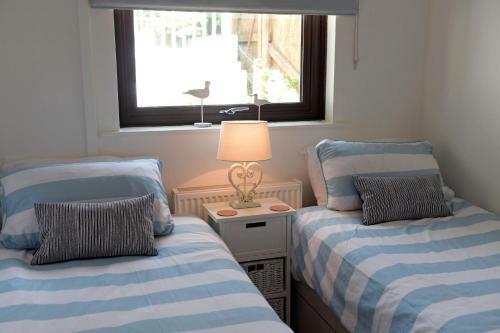 Valley Retreat - Peaceful Location, Walk To Beach, Parking