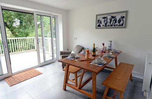 Valley Retreat - Peaceful Location, Walk To Beach, Parking