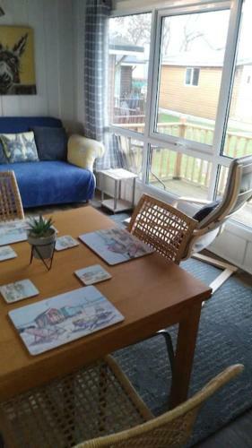 No. 27. A Quiet Dog Friendly Rural/coastal Chalet
