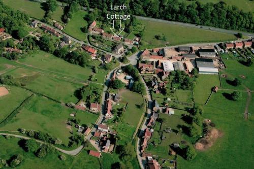 Larch Cottage, Ruston Dog Friendly With Hot Tub