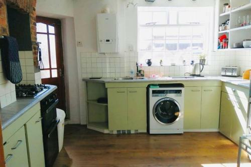 200 Year Old Large Townhouse With Sea Views