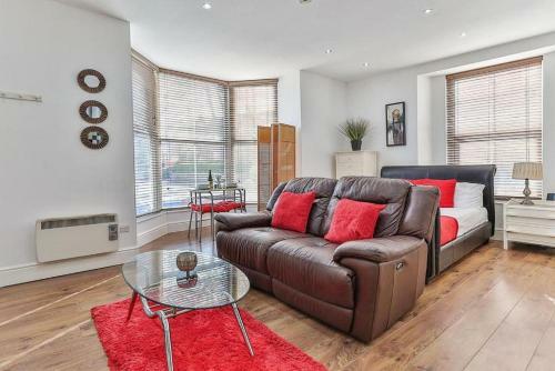 New Sleek Studio Apartment - Central Sheffield