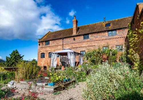 Fabulous Listed Barn With The Best Valley View