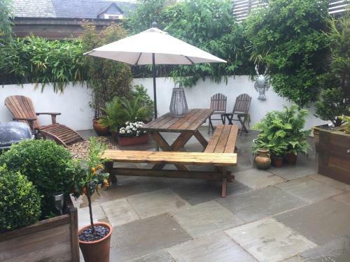 Apartamento The Courtyard-boutique Style 10 Min Walk To Beach