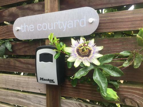 Apartamento The Courtyard-boutique Style 10 Min Walk To Beach