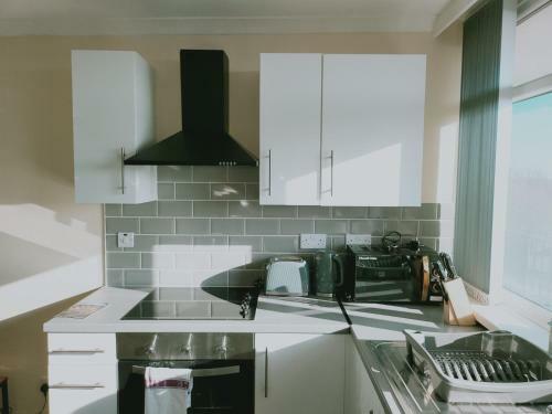 Beautiful 2-bedroom Service Apartment With Free Parking
