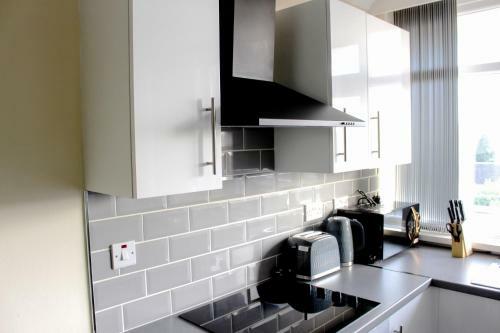 Beautiful 2-bedroom Service Apartment With Free Parking