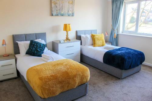 Beautiful 2-bedroom Service Apartment With Free Parking