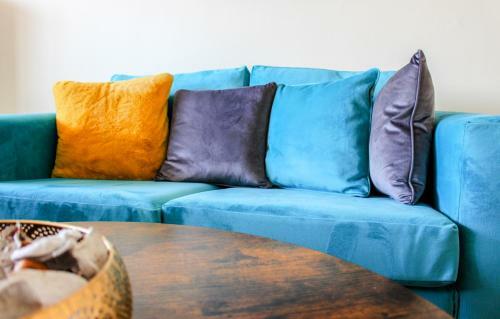 Beautiful 2-bedroom Service Apartment With Free Parking