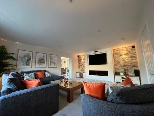 *new* Farthings, Luxurious 4 Bedroom Home!!