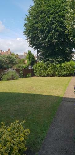 Apartamento 2 Bedroom Ground Floor Maisonnette With Garden