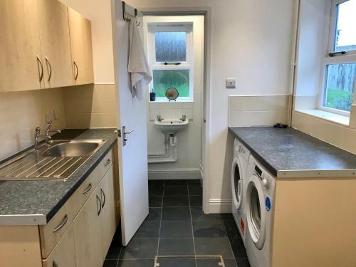 Lyndale House - Exclusive Use, Self Catering, Fpventures Stroud