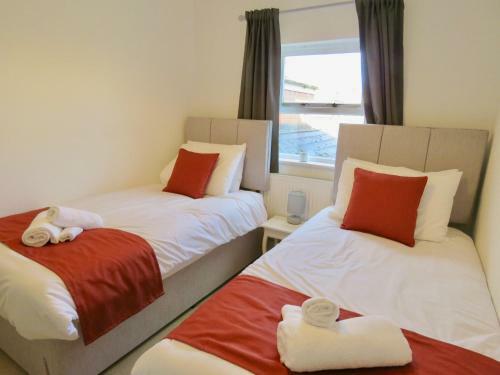 Lyndale House - Exclusive Use, Self Catering, Fpventures Stroud