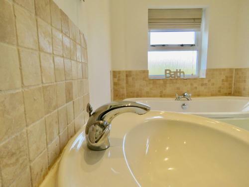 Lyndale House - Exclusive Use, Self Catering, Fpventures Stroud