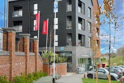 Luxury 2 Bed Apartment With Parking Near London