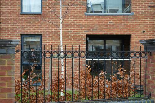 Luxury 2 Bed Apartment With Parking Near London