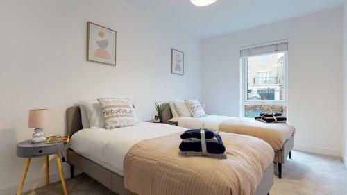 Luxury 2 Bed Apartment With Parking Near London