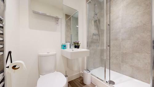 Luxury 2 Bed Apartment With Parking Near London