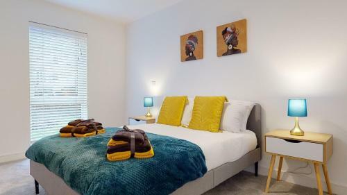 Luxury 2 Bed Apartment With Parking Near London