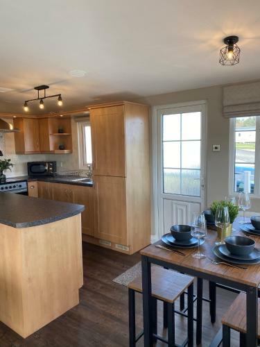 Aintree Lodge - Hot Tub - Northumberland