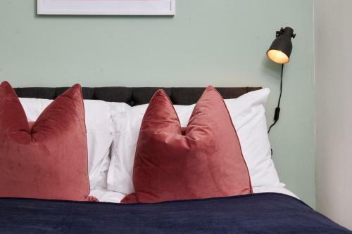 Stunning Central Apartment Sleeps 6 W/parking
