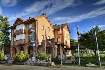 Hotel Tierra De La Reina
