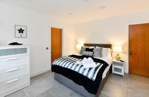 Just Stay Wales - Luxury Waterfront Villa, Sa1