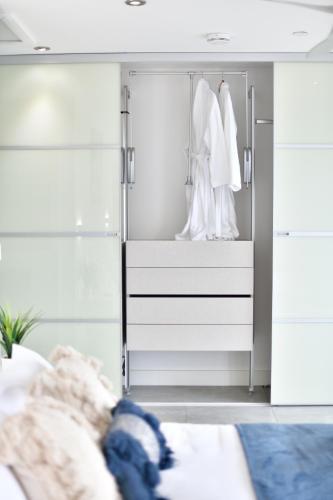 Just Stay Wales - Luxury Waterfront Villa, Sa1