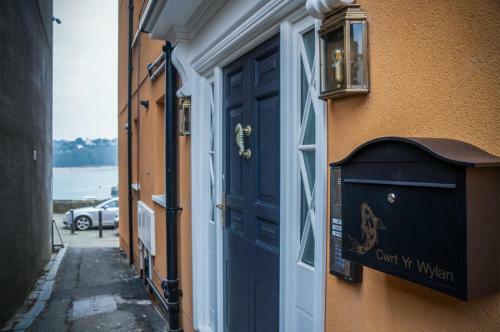 Azure - 2 Bedroom Apartment - Tenby