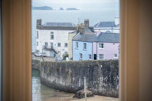 Azure - 2 Bedroom Apartment - Tenby