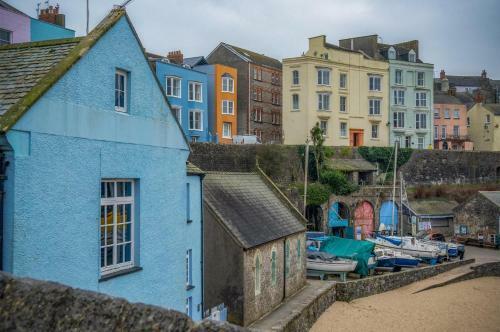 Azure - 2 Bedroom Apartment - Tenby