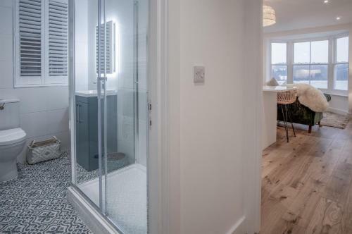 Azure - 2 Bedroom Apartment - Tenby