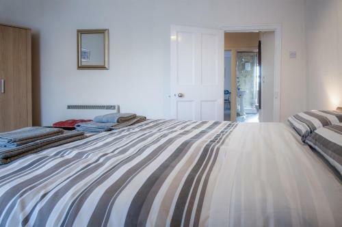 Dragons Den - 2 Bedroom Apartment - Tenby