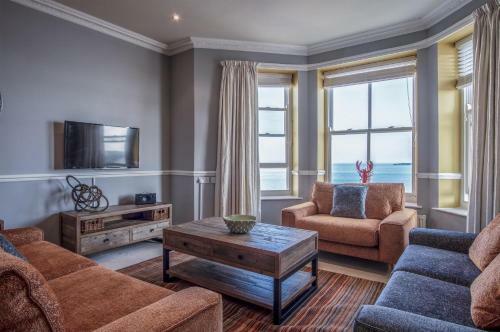Judith's View - 3 Bedroom Apartment - Tenby