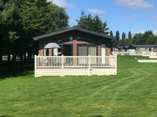 Grosvenor Lodge With Hot Tub