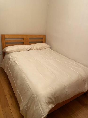 Lovely Spacious 1 Bedroom Apartment With Garden