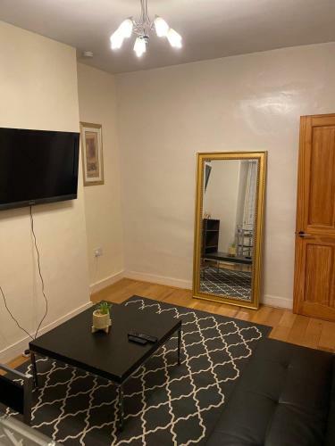 Lovely Spacious 1 Bedroom Apartment With Garden