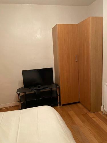 Lovely Spacious 1 Bedroom Apartment With Garden