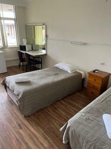 Crown Hotel Motel