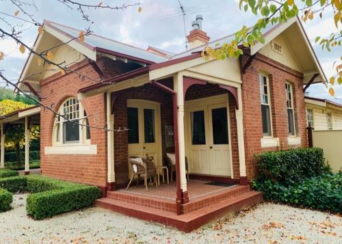 Bed & Breakfast Howlong Old Post Office Luxury Suite