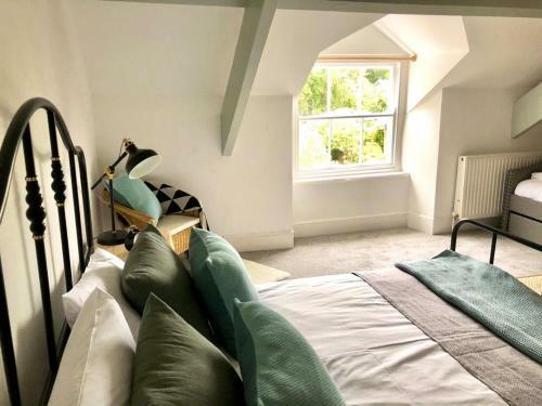 Top Floor Period Apartment In Gorgeous Building 8cv
