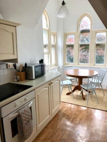 Top Floor Period Apartment In Gorgeous Building 8cv