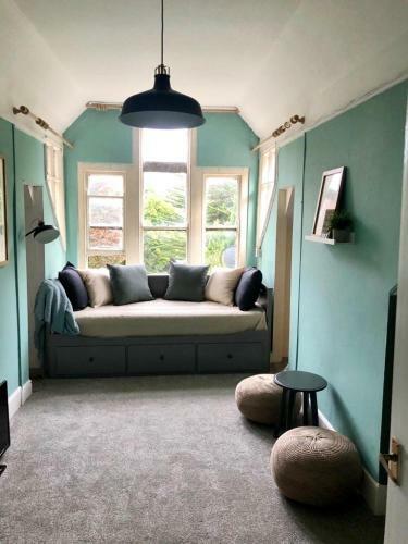 Top Floor Period Apartment In Gorgeous Building 8cv