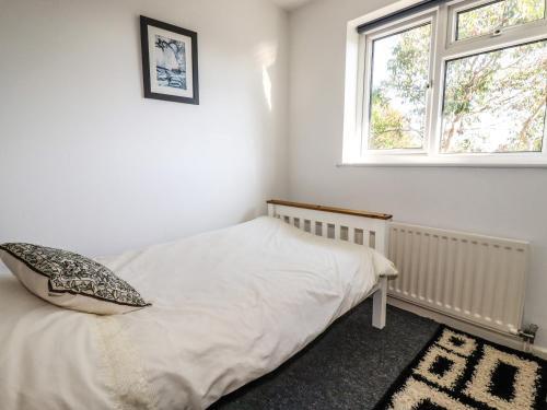 5 Hendra Close