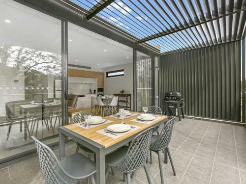 On Huskisson Beach Luxury 2 Bedroom Apartment